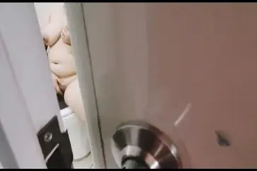 Brondong Ngintip Tante Rhini Langsung Diajakin Ngewe